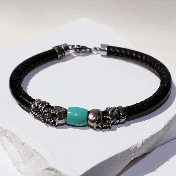Metsubō leather bracelet with skulls and jade resin