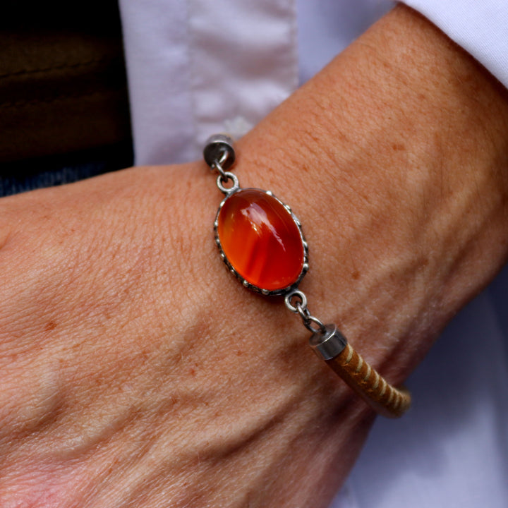 Pulsera Mujer Rin de cuero camel y cornalina