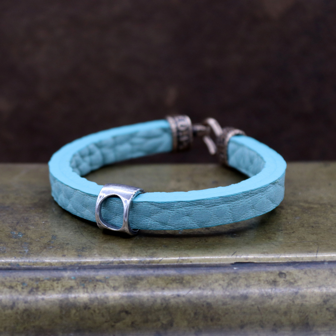Pulsera hombre Hakai de cuero azul con círculo de plata 925