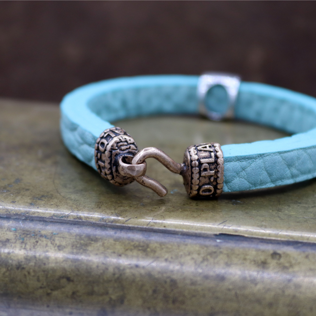 Pulsera hombre Hakai de cuero azul con círculo de plata 925