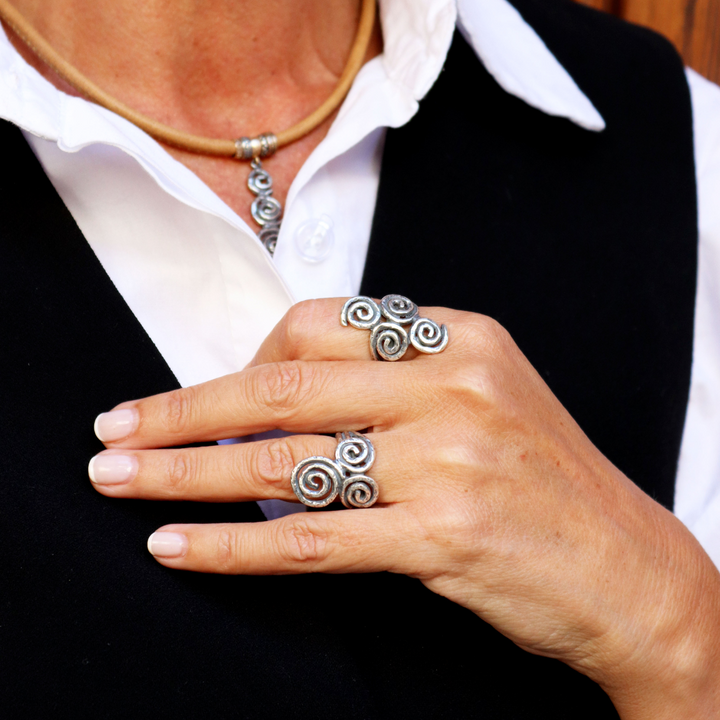 Kuraiho Damenring mit drei 925 Silberspiralen