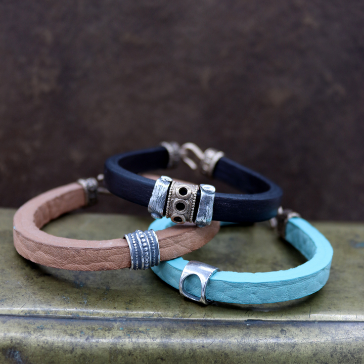 Pulsera Hombre Jisei de cuero marrón y centro de plata 925