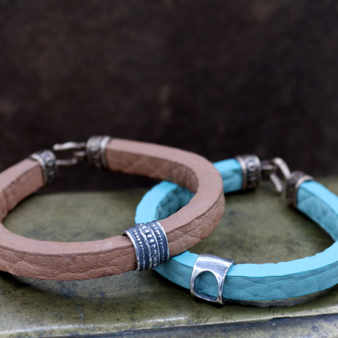 Pulsera hombre Hakai de cuero azul con círculo de plata 925