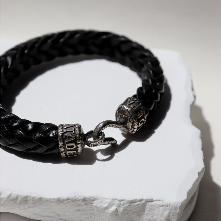 Pulsera Hombre Utsuroi de cuero negro trenzado