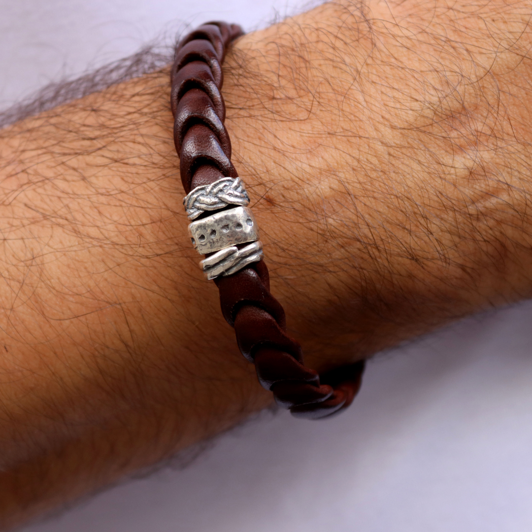 Olaf men's bracelet made of buffalo leather and 925 silver center