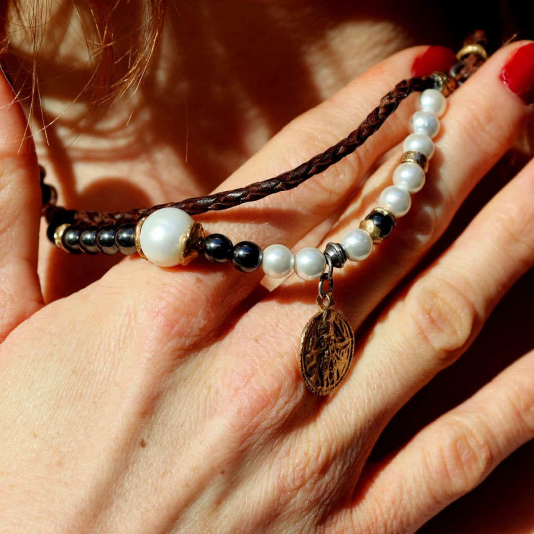 Collar Mujer Saida con Plata 925, bronce, cuero, perlas de agua dulce y hematites