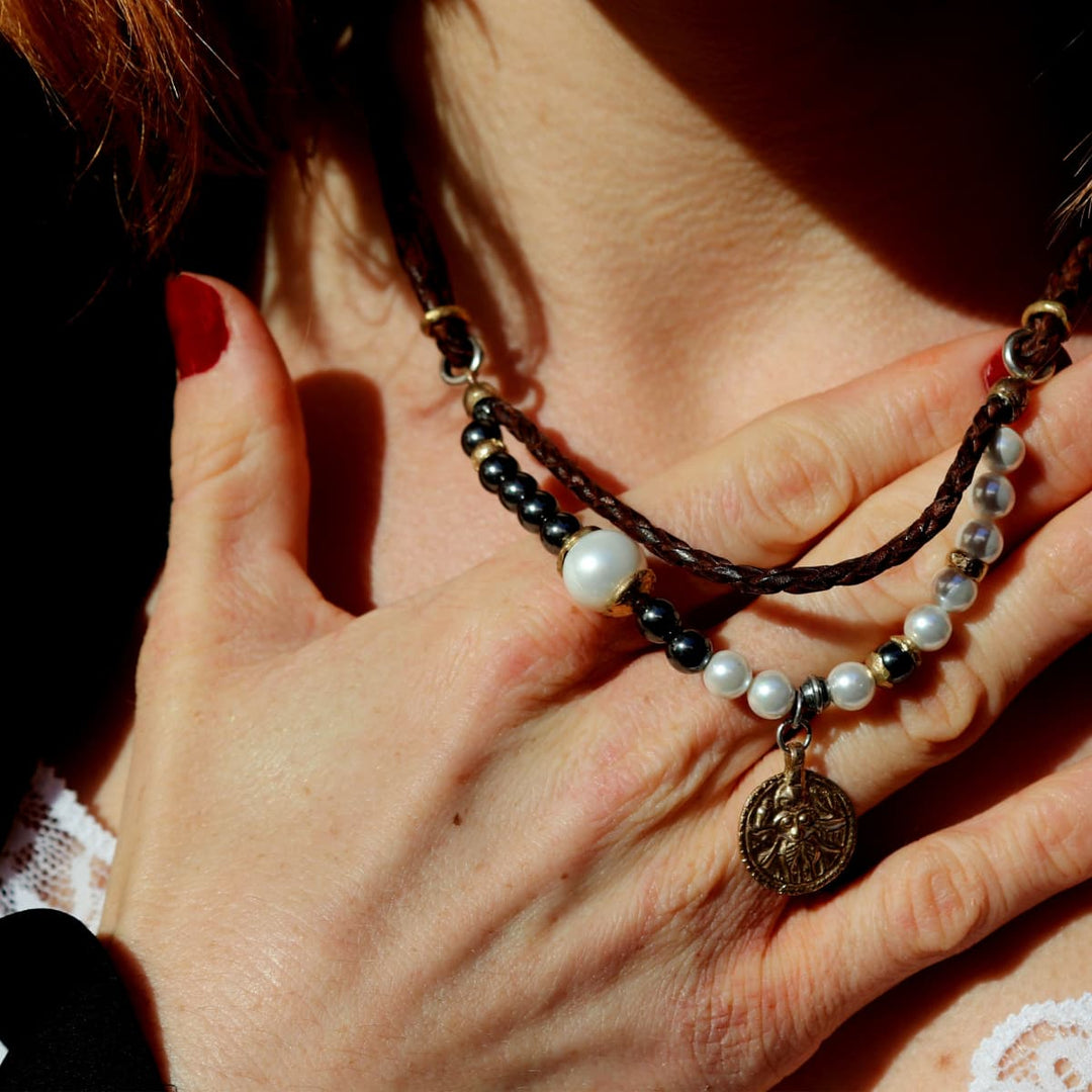 Collar Mujer Saida con Plata 925, bronce, cuero, perlas de agua dulce y hematites