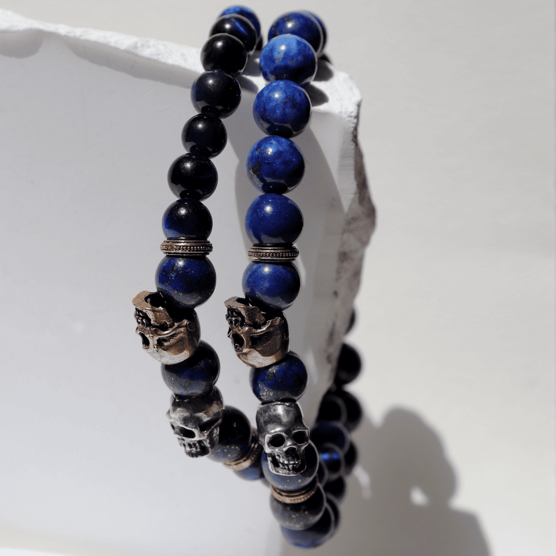 Blaues Tigerauge-Hagakure-Perlenarmband mit Totenköpfen aus 925er Silber und Bronze