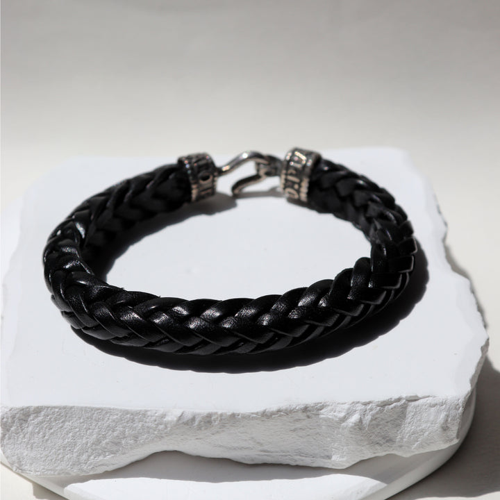 Pulsera Hombre Utsuroi de cuero negro trenzado