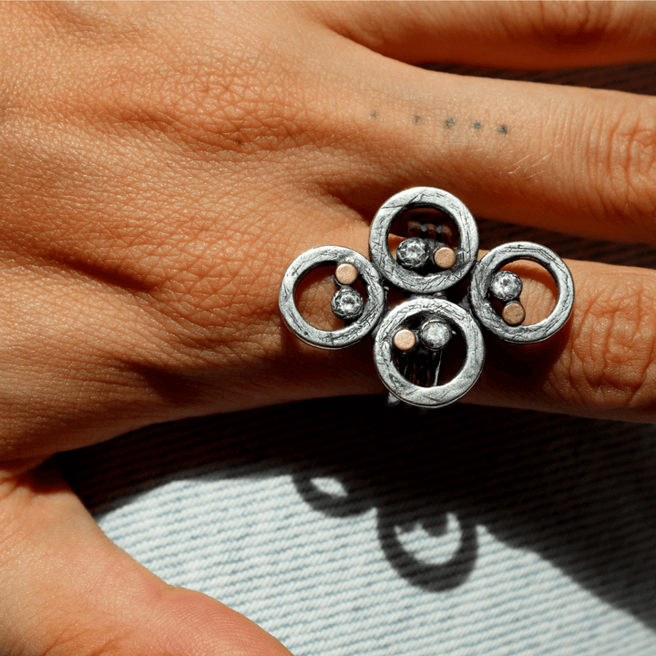 Anillo Mujer Enrai con espirales de plata 925 y puntos de bronce y cironita