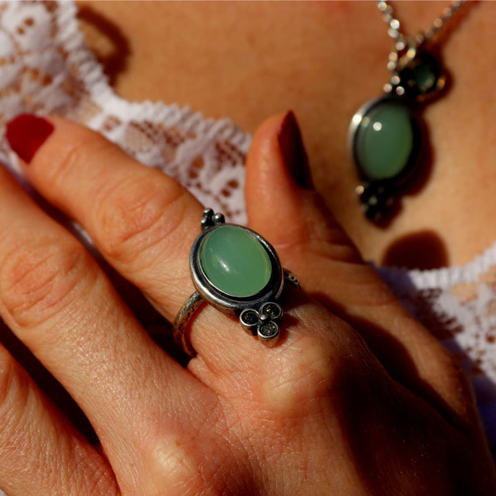 Anillo Mujer Oasis de plata 925, calcedonia y circonitas olivina