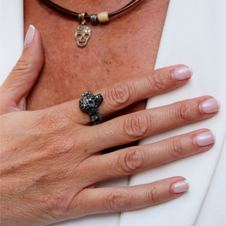Mugen ring with 925 silver skulls and black zirconia
