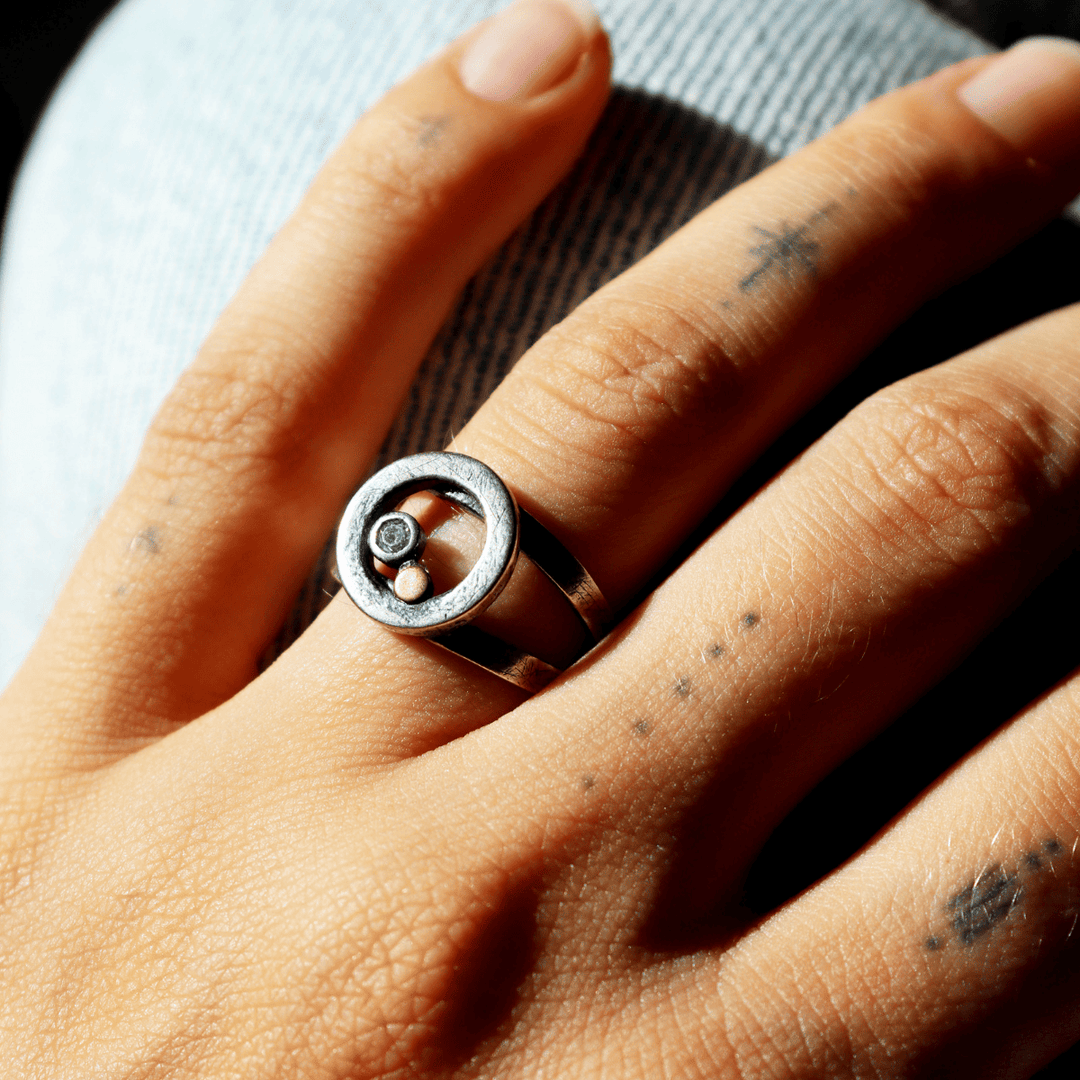 Anillo Mujer En con una espiral de plata 925 y un punto de bronce