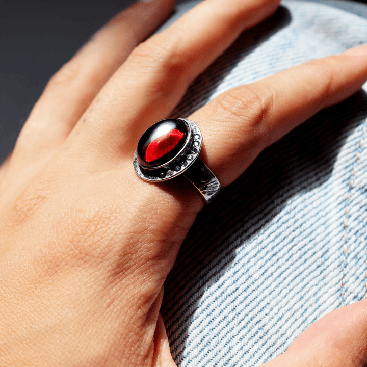 Kurai Damenring aus 925er Silber und Granatstein 