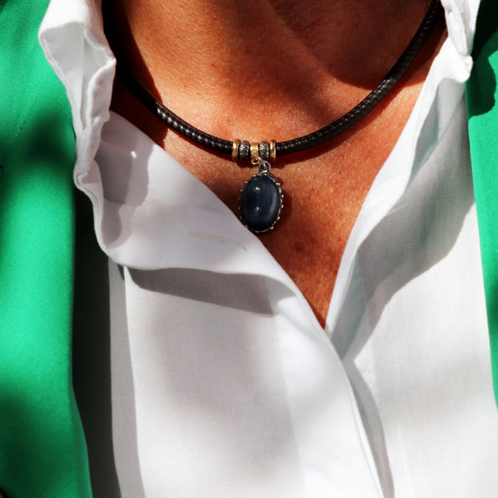 Collar Mujer Raijin de cuero y colgante de cianita
