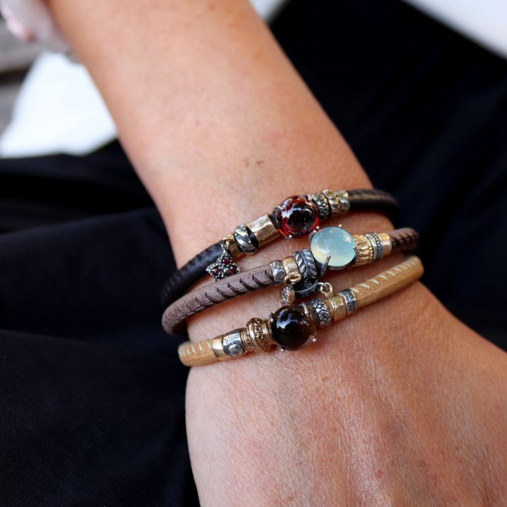 Tsuki Damenarmband aus Leder und grünem Chalcedon