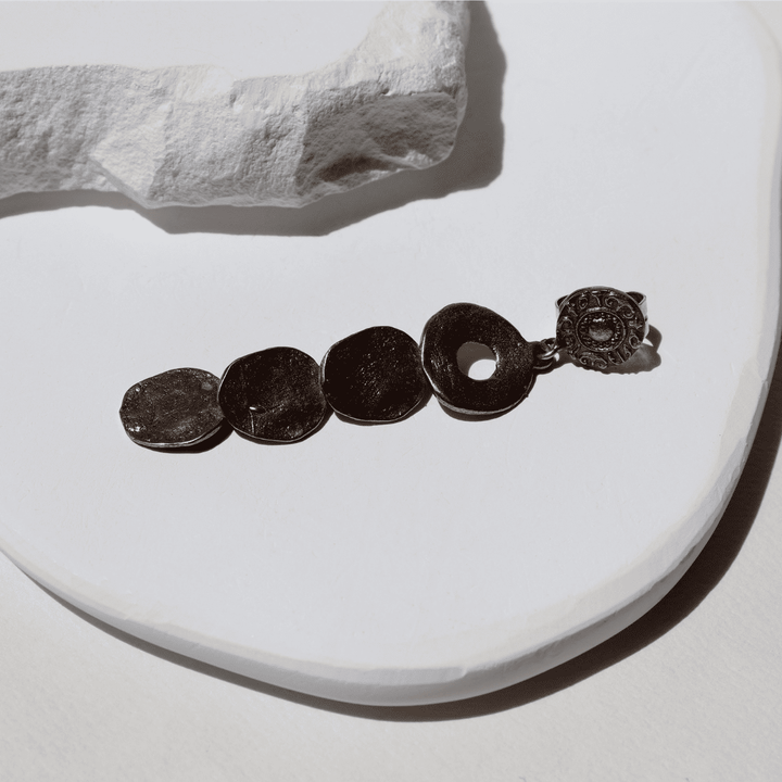 Tekko Damen-Ohrringe mit hängenden bronzenen Kreisen