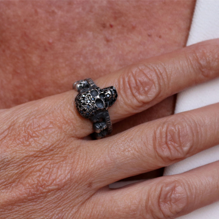 Mugen ring with 925 silver skulls and black zirconia