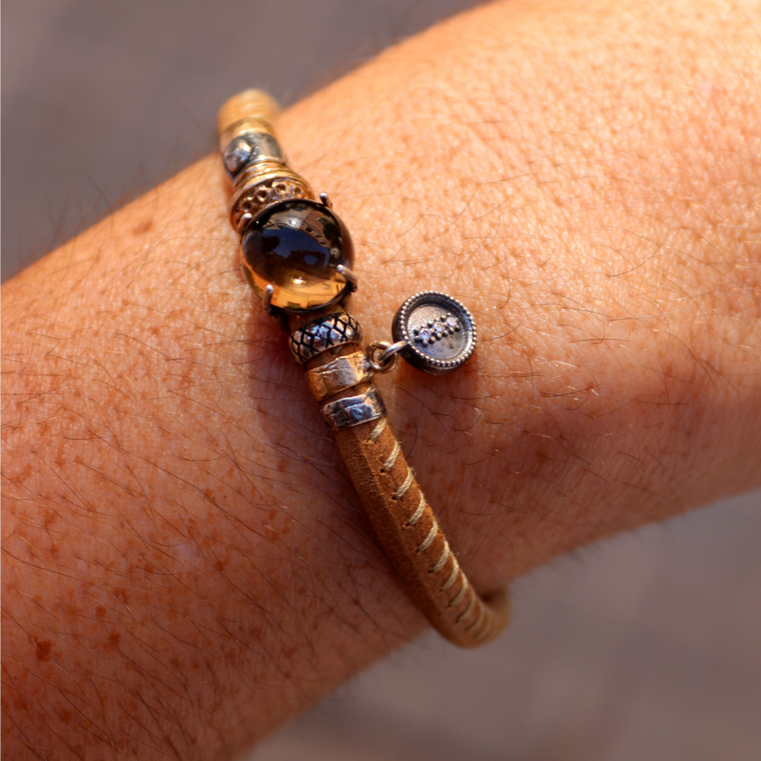 Pulsera Mujer Rinin de cuero y cuarzo fumé