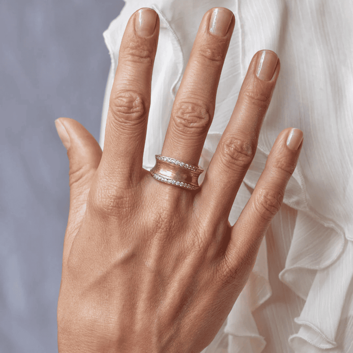 Anillo Mujer Rosalía con baño de oro amarillo y circonitas blancas