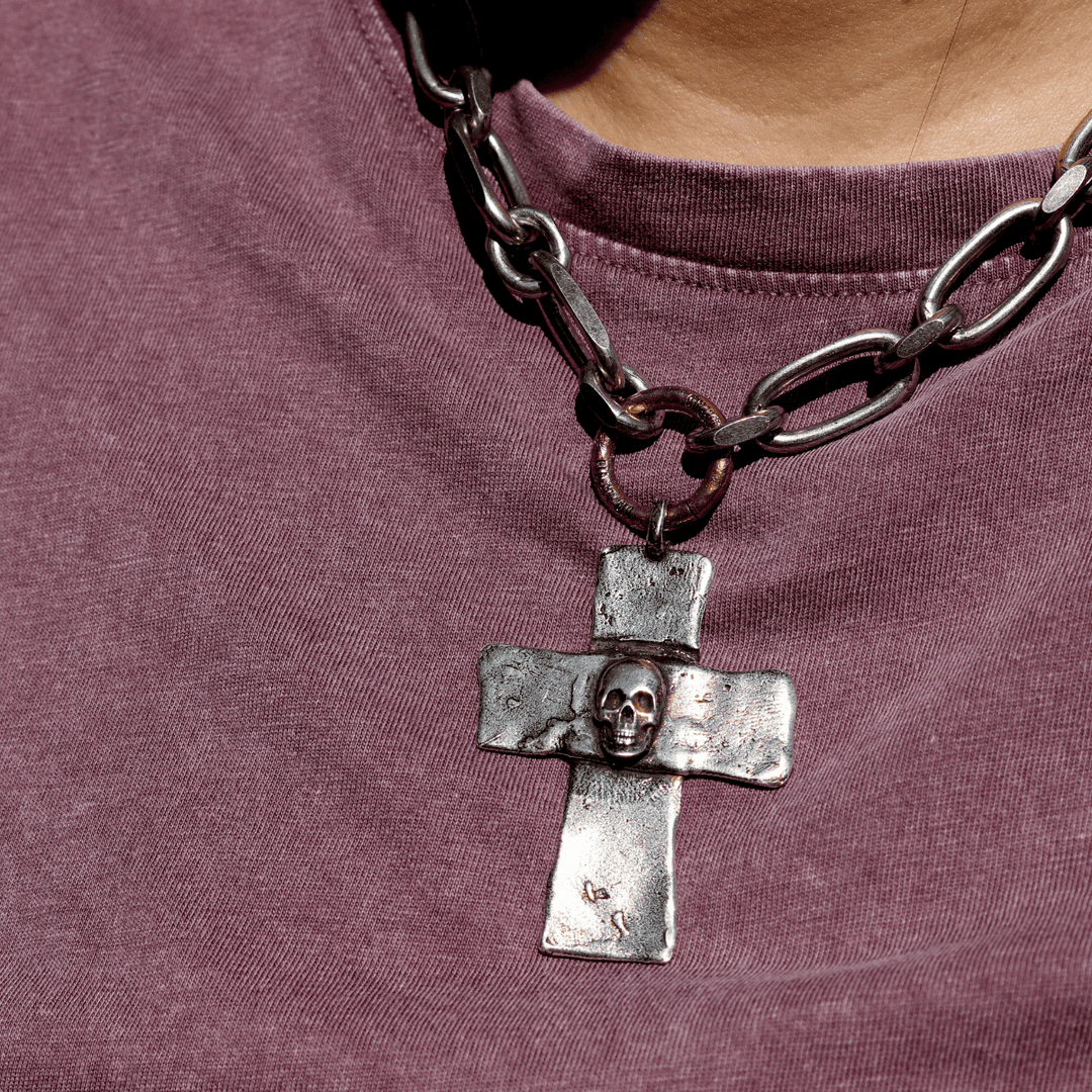 Collar Calavera Monza en cadena de plata y cruz