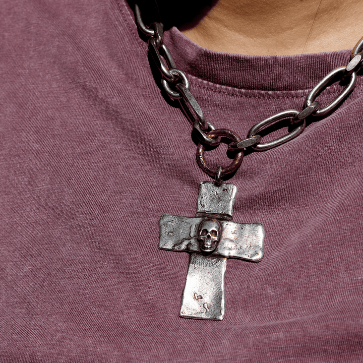 Collar Calavera Monza en cadena de plata y cruz