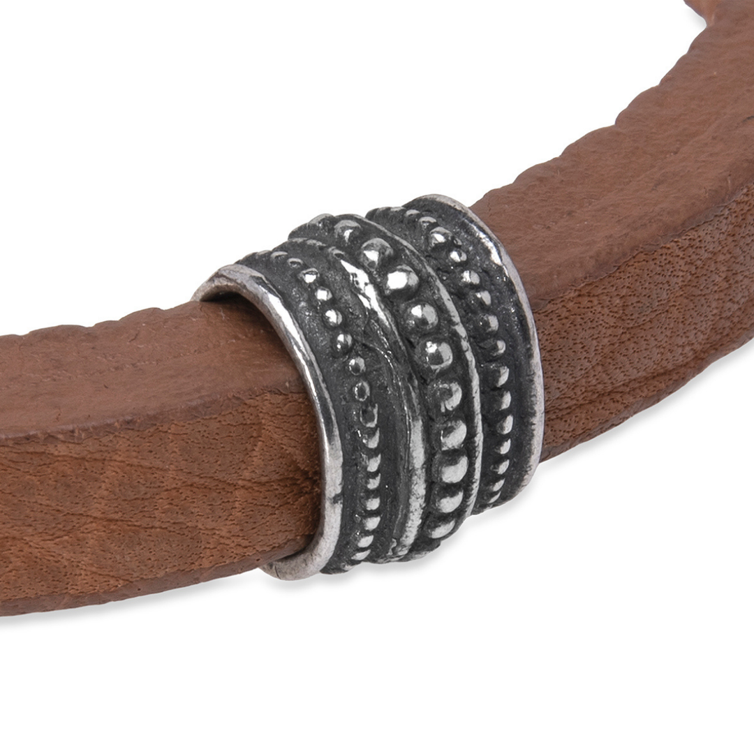 Pulsera Hombre Jisei de cuero marrón y centro de plata 925