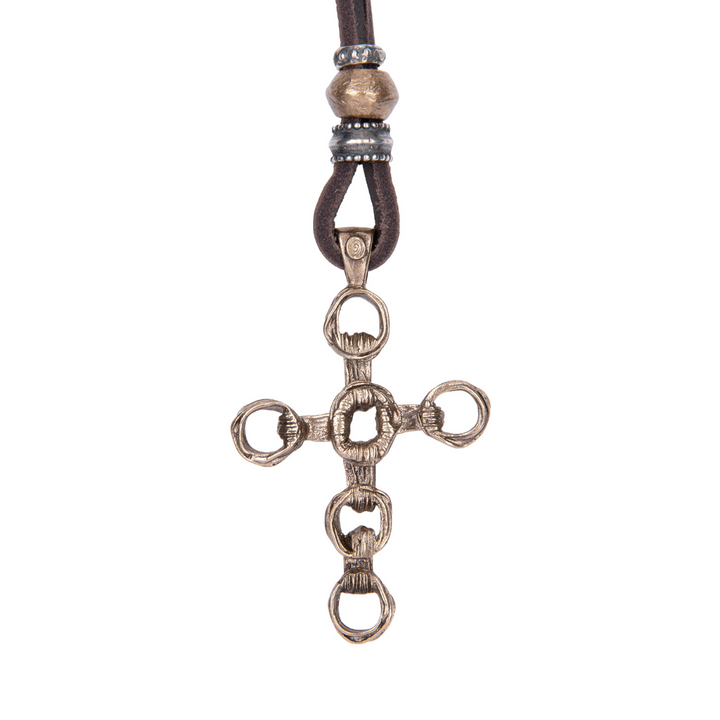 Collar Hombre Kagehana de cuero con cruz de bronce