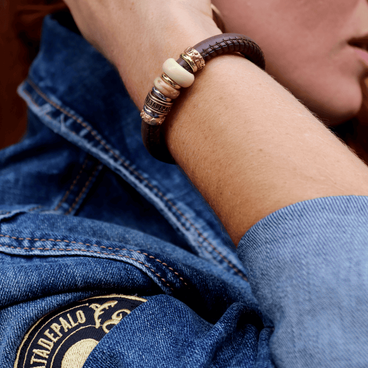 Pulsera mujer Jessie de cuero con resinas marrón y beige