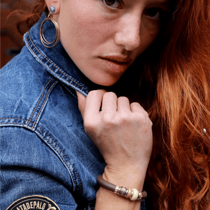 Pulsera mujer Jessie de cuero con resinas marrón y beige