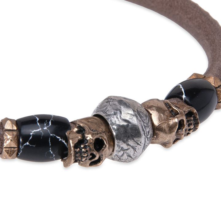 Kage No Hana Lederarmband mit bronzenen Totenköpfen und schwarzem Harz