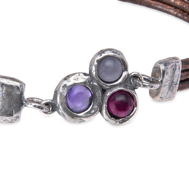 Satori Damen-Lederarmband aus 925er Silber mit Rubin, Rose und Amethyst.