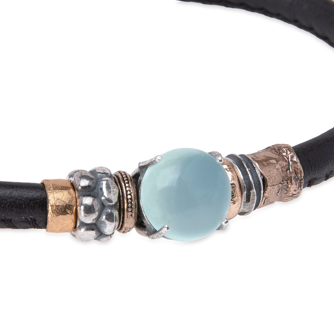 Komyo Damenarmband aus Leder und grünem Chalcedon