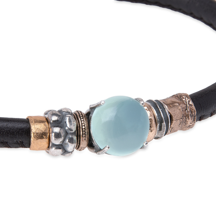 Komyo Damenarmband aus Leder und grünem Chalcedon