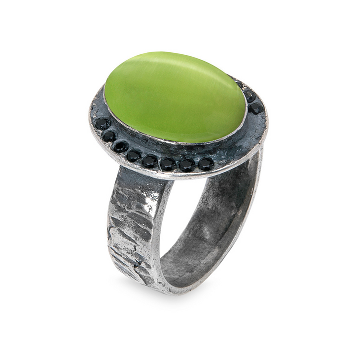 Sei Damenring aus 925er Silber und grünem Stein 