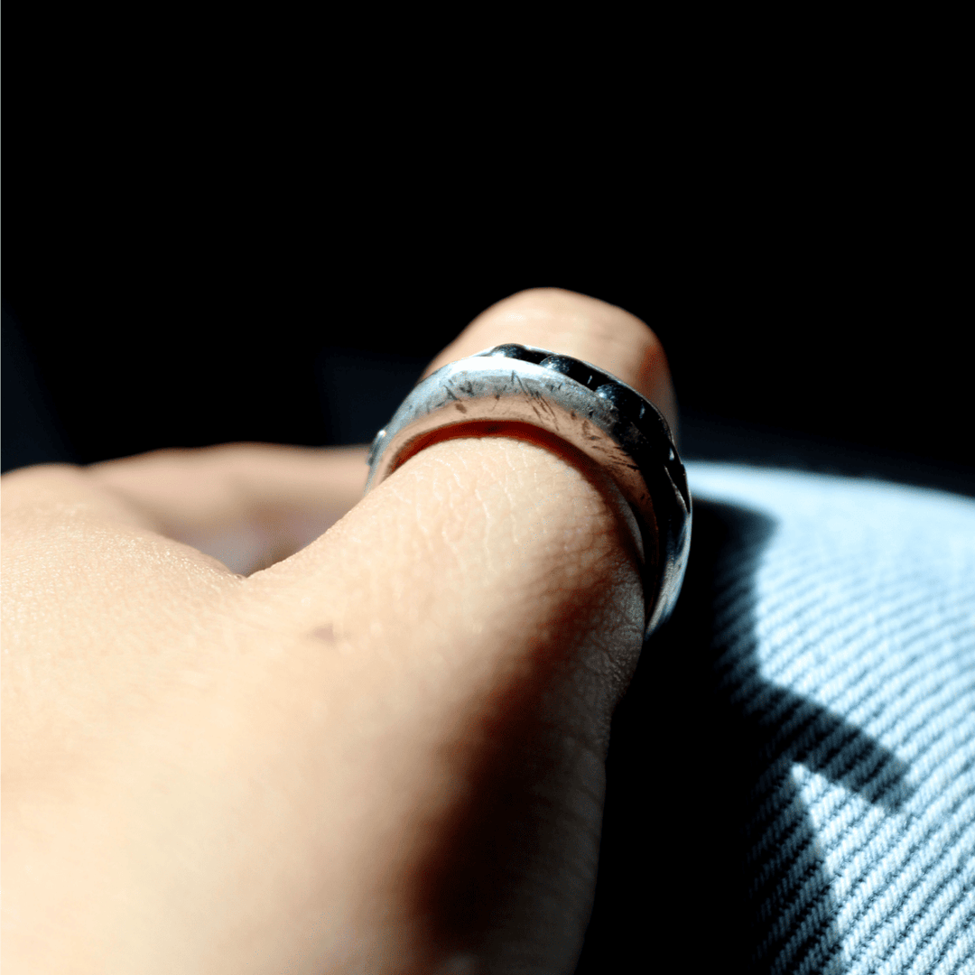 Kurogane Damenring aus 925er Silber und Hämatit