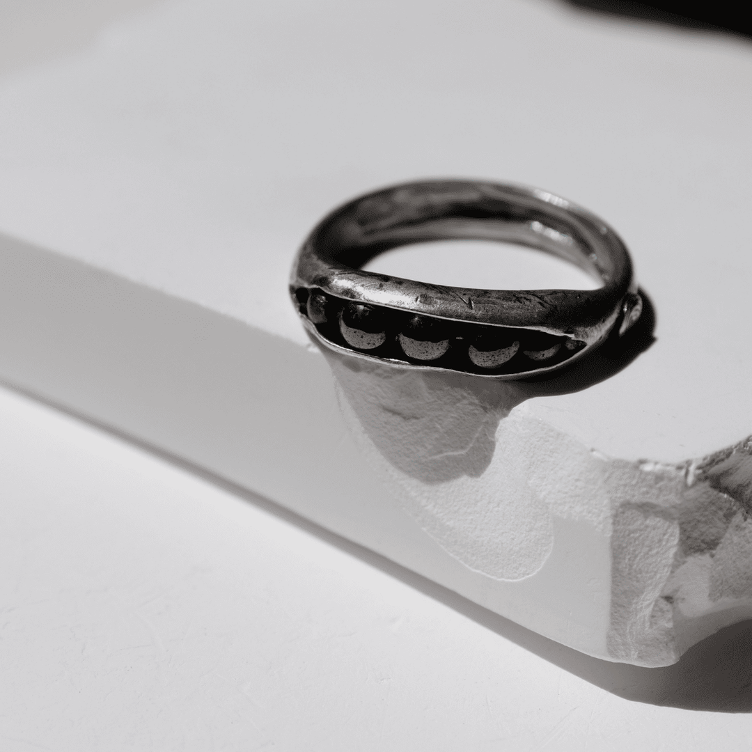 Kurogane Damenring aus 925er Silber und Hämatit