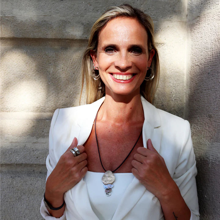 Seishi Damen-Ohrringe mit ineinander verschlungenen Bronze-Creolen