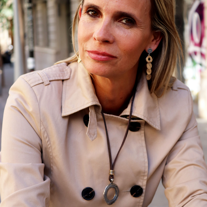 Tekko Damen-Ohrringe mit hängenden bronzenen Kreisen