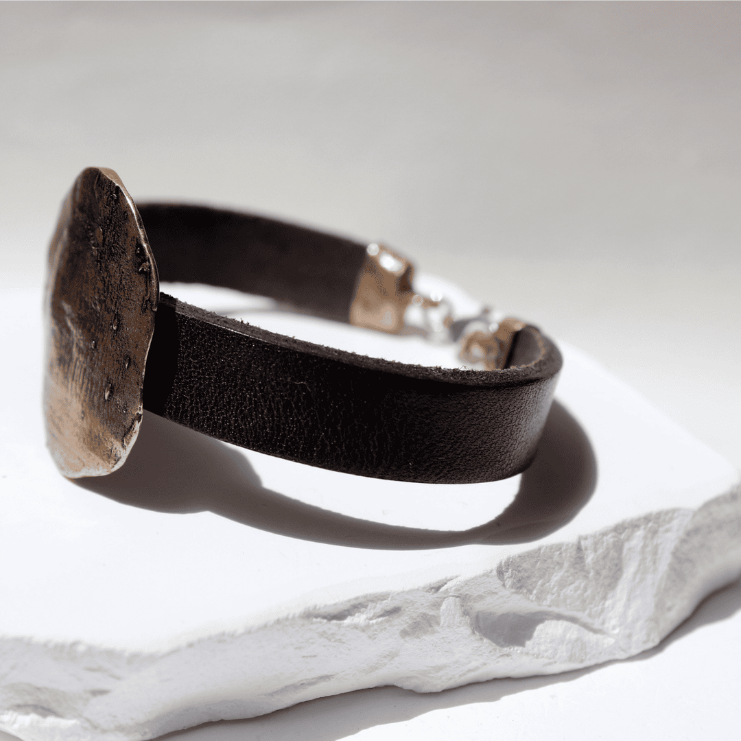 Zenchi women's leather bracelet with bronze center