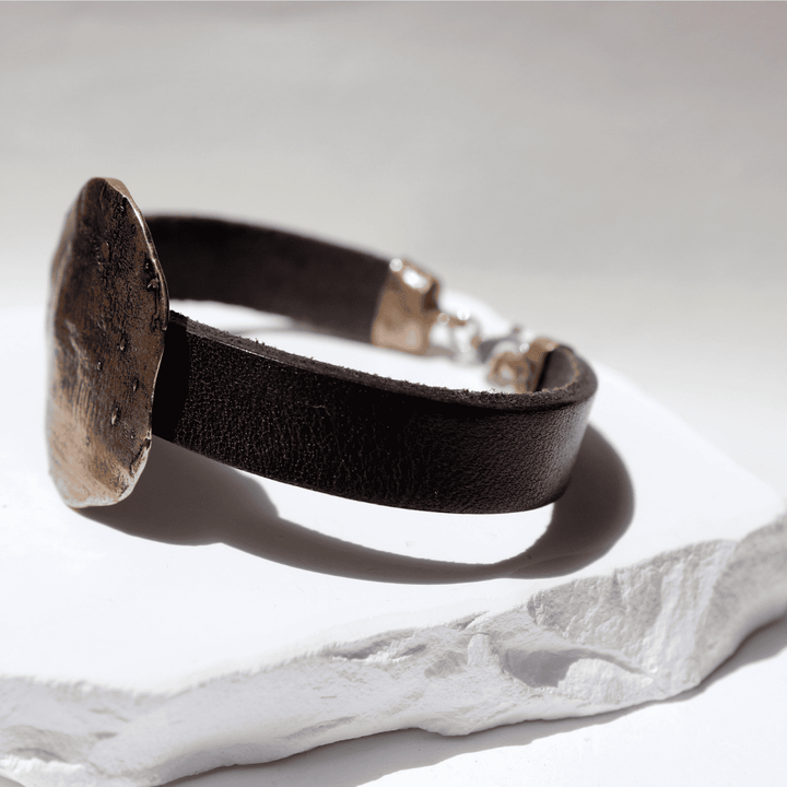 Zenchi women's leather bracelet with bronze center