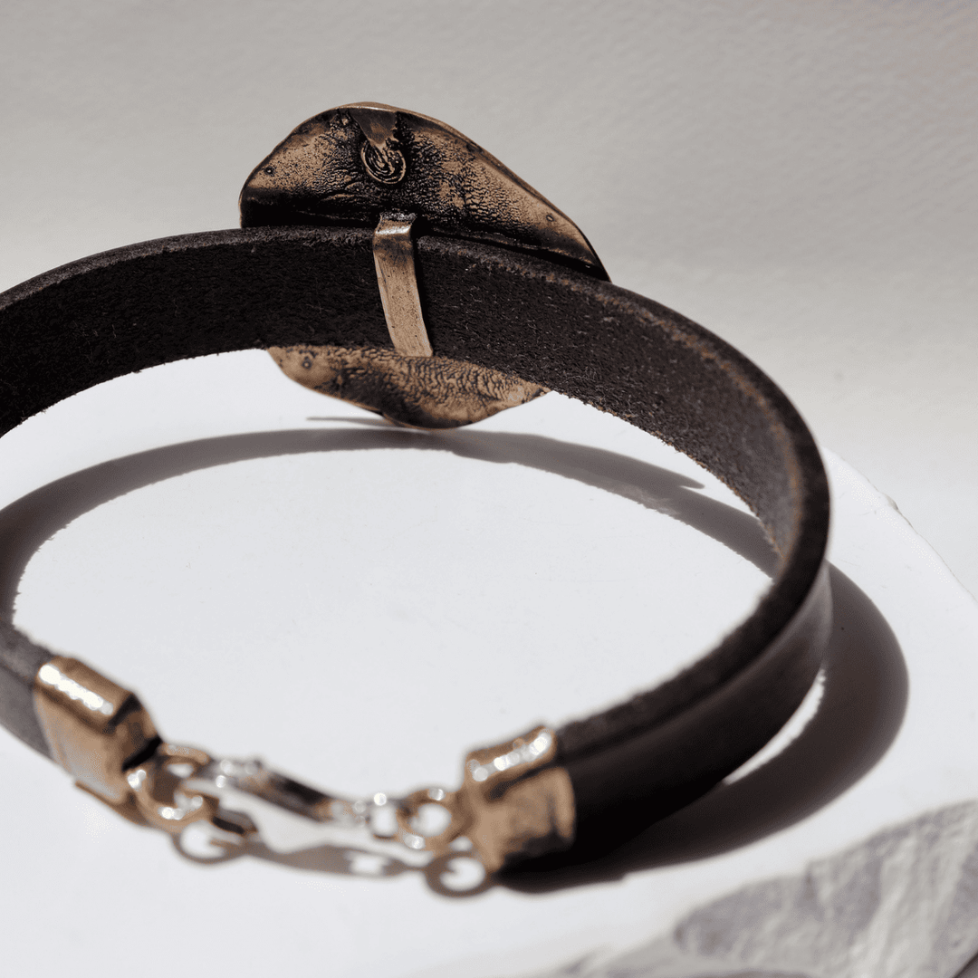 Zenchi women's leather bracelet with bronze center