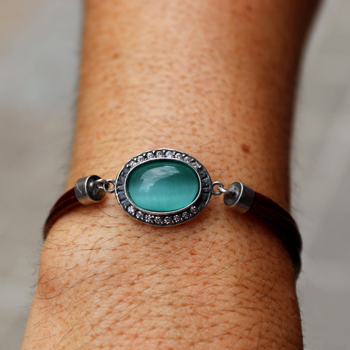 Meikai women's leather bracelet with blue stone and zircon pendant