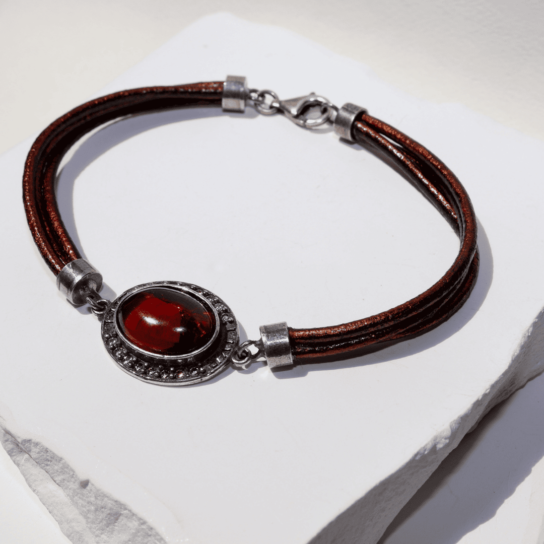 Kurai Damen-Lederarmband mit 925er Silbermitte und Granat- und Zirkonsteinen